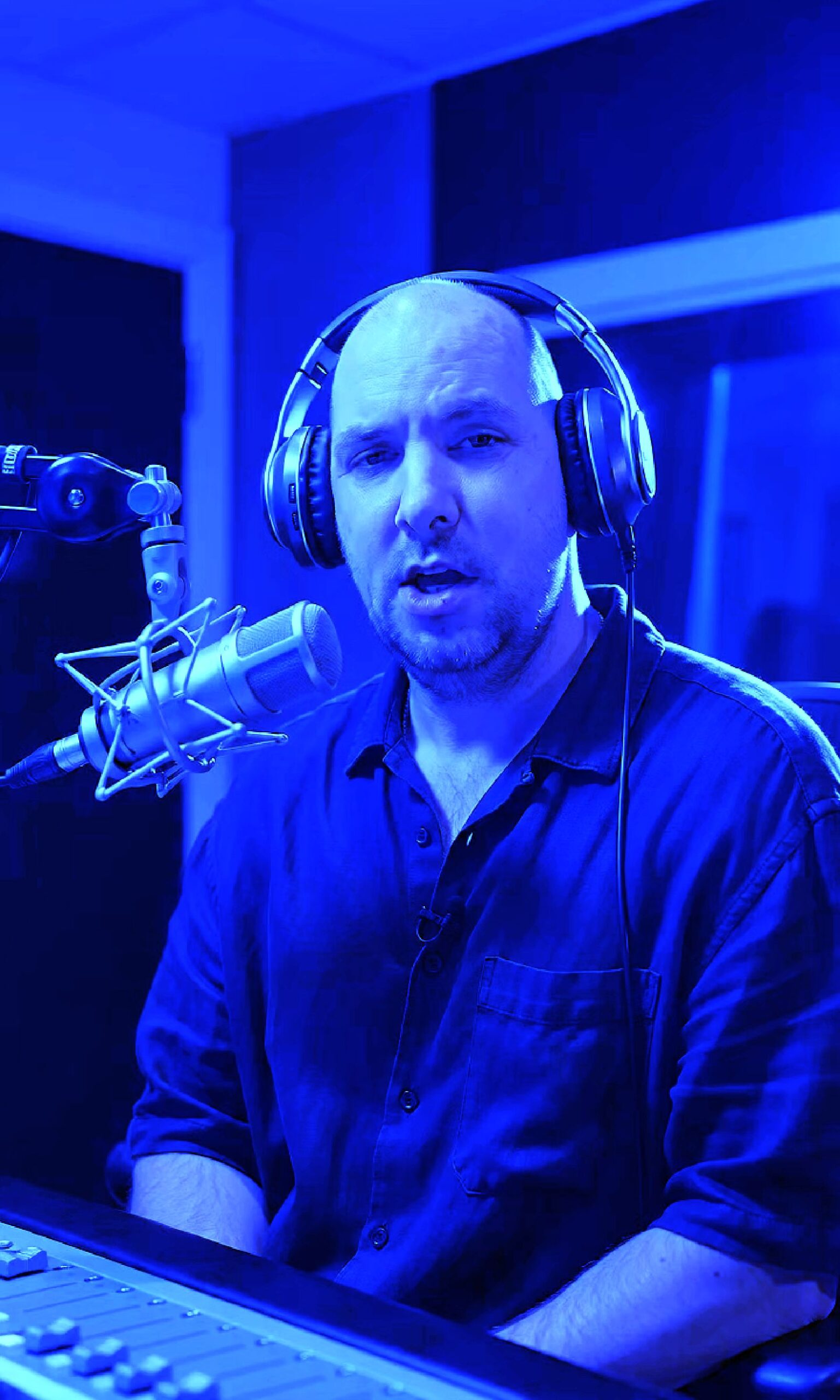 A140 Connects Poetry and Rap With “Castles in the Sky”